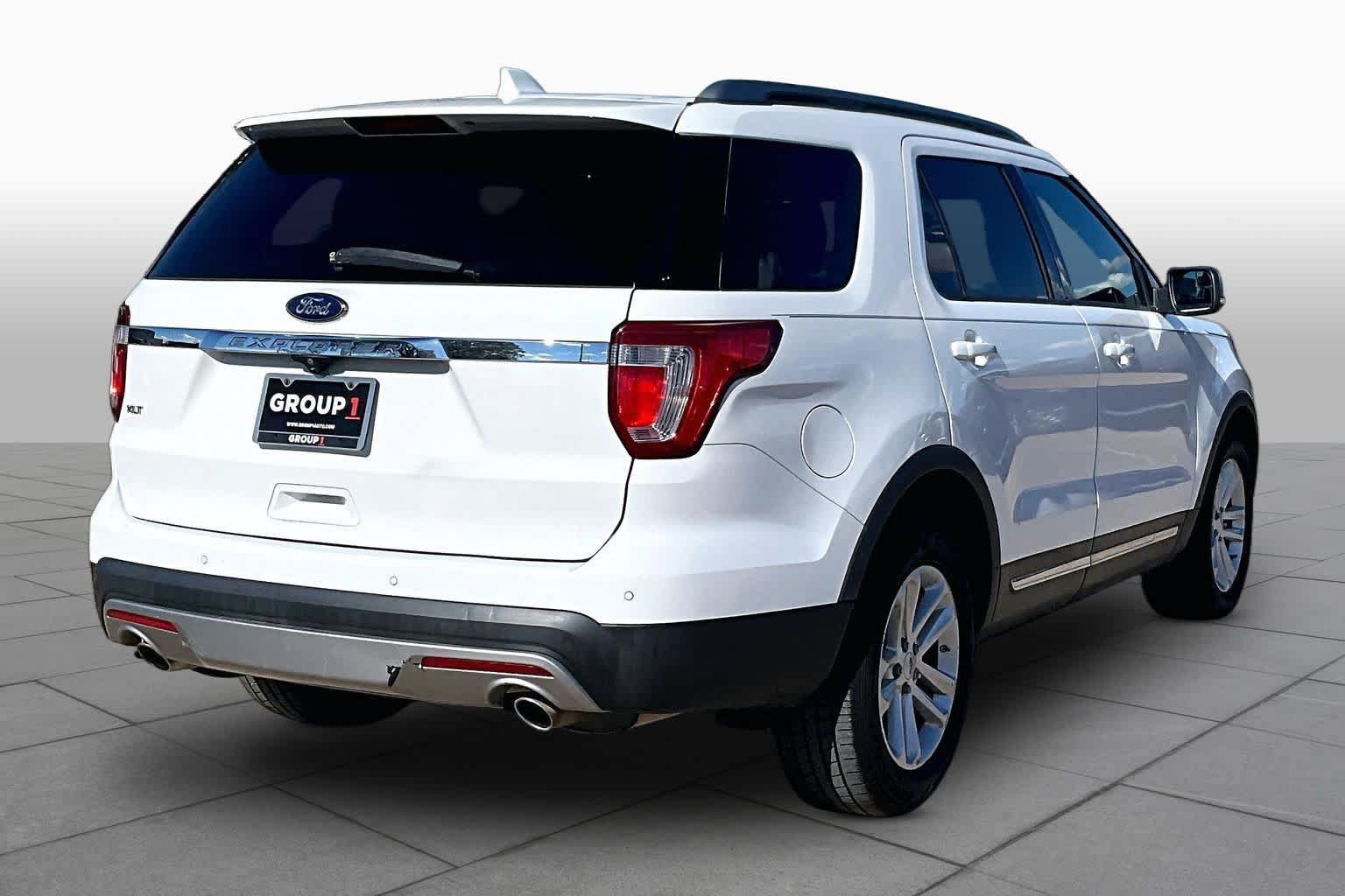 Used 2017 Ford Explorer XLT FWD image 13