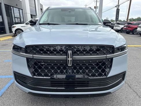New 2026 Lincoln Navigator Reserve AWD/4WD image 2
