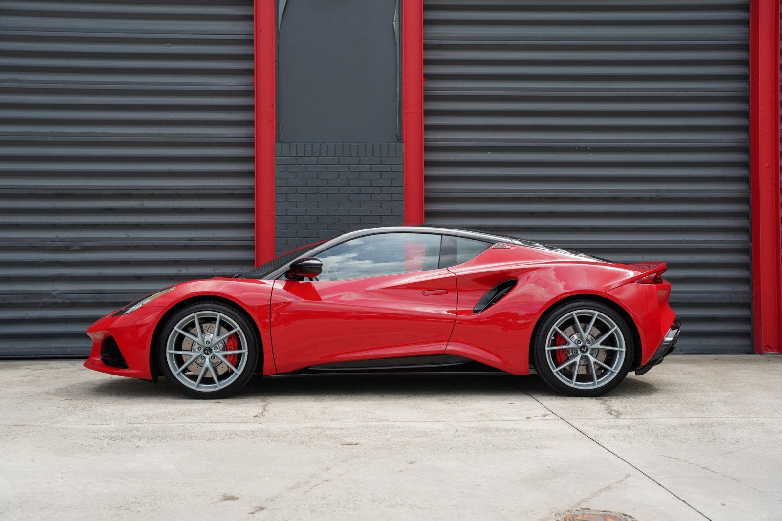 Used 2025 Lotus Emira RWD image 23