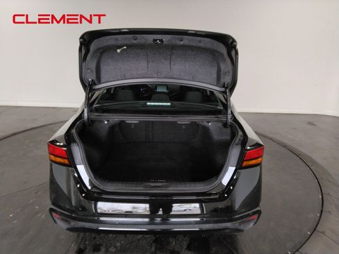 Used 2025 Nissan Altima 2.5 SV image 9