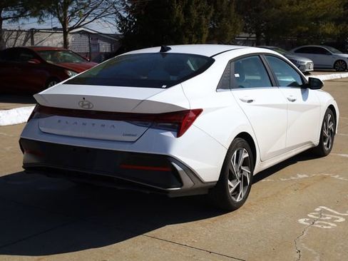Used 2025 Hyundai Elantra Limited w/ Cargo Package image 5