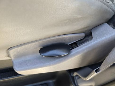 Used 2002 Ford E-250 and Econoline 250 E-250 image 18