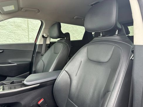 Used 2023 Kia EV6 Wind w/ Wind Technology Package AWD/4WD image 9