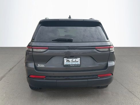 Used 2024 Jeep Grand Cherokee Altitude image 5