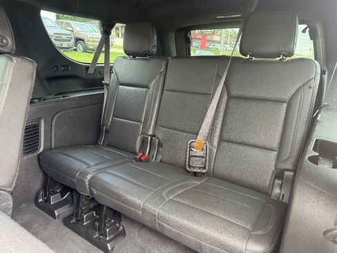 Used 2022 Chevrolet Suburban Z71 w/ Luxury Package AWD/4WD image 14