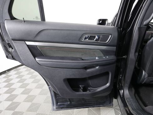 Used 2018 Ford Explorer XLT w/ Equipment Group 202A AWD/4WD image 16