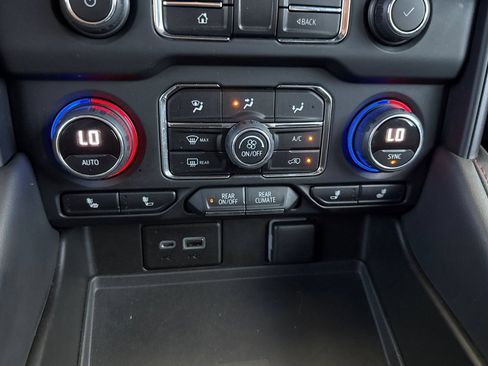Used 2022 Chevrolet Tahoe RST w/ Sport Performance Package AWD/4WD image 28