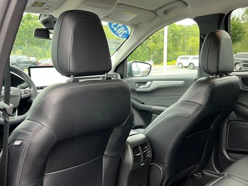 Certified 2023 Ford Escape Platinum AWD/4WD image 28