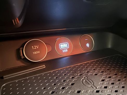 Used 2023 Genesis G70 2.0T w/ Sport Prestige Package image 33