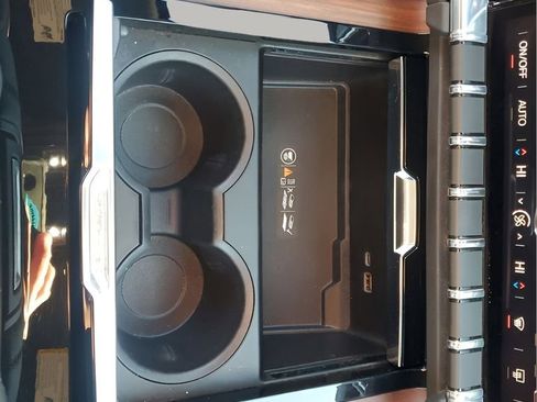 Used 2025 GMC Yukon Denali image 41