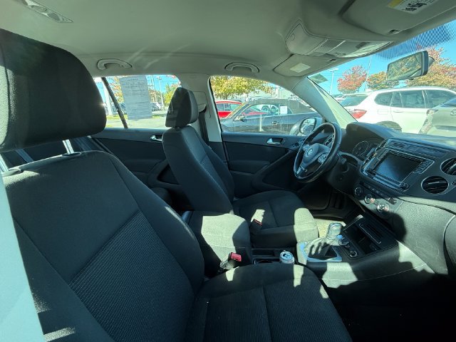 Used 2018 Volkswagen Tiguan Limited w/ Premium Package AWD/4WD image 19
