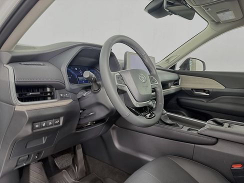 Used 2026 Toyota Grand Highlander AWD Hybrid image 14