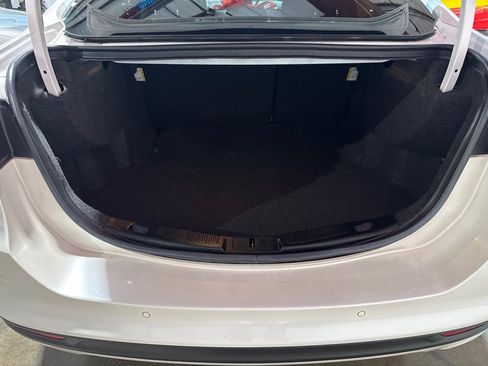 Used 2018 Ford Fusion SE w/ Fusion SE Technology Package FWD image 9
