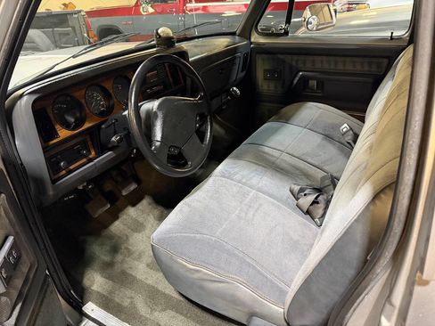 Used 1992 Dodge D/W Truck 250 image 3