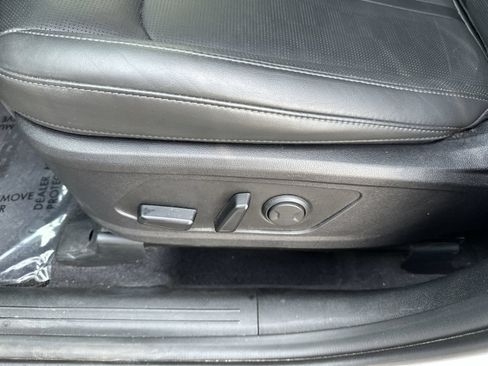 Used 2024 Kia Sorento S FWD image 14