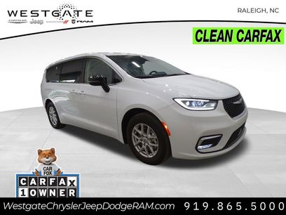 Used 2024 Chrysler Pacifica Touring-L