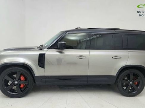 Used 2025 Land Rover Defender 110 X image 3