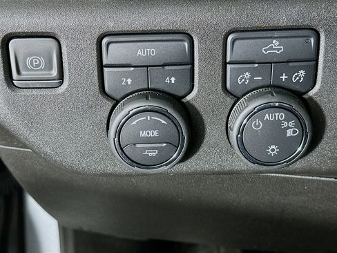 Used 2023 Chevrolet Silverado 1500 LT AWD/4WD image 16