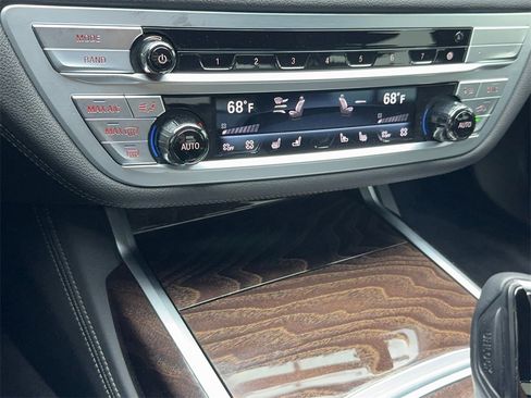 Used 2022 BMW 740i w/ Luxury Rear Seating Package image 30