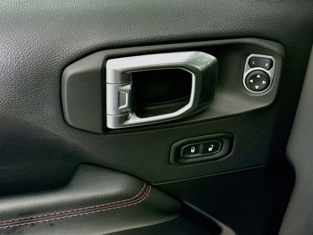 Used 2022 Jeep Gladiator Rubicon w/ LED Lighting Group AWD/4WD image 18