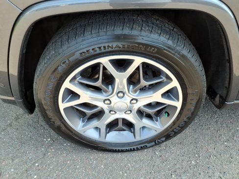Used 2020 Jeep Grand Cherokee Overland AWD/4WD image 10