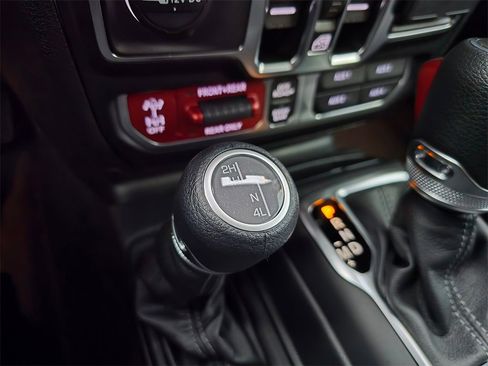 Used 2025 Jeep Gladiator Rubicon image 33