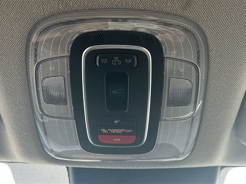 Used 2025 Hyundai Elantra Limited FWD image 31