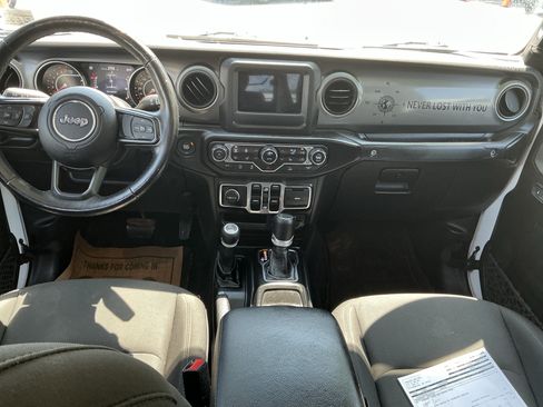 Used 2022 Jeep Gladiator Sport AWD/4WD image 11