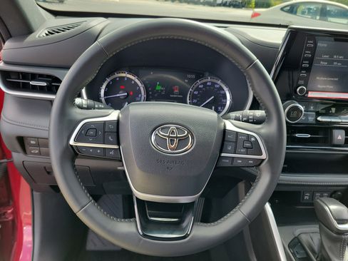 Used 2022 Toyota Highlander XSE FWD image 23