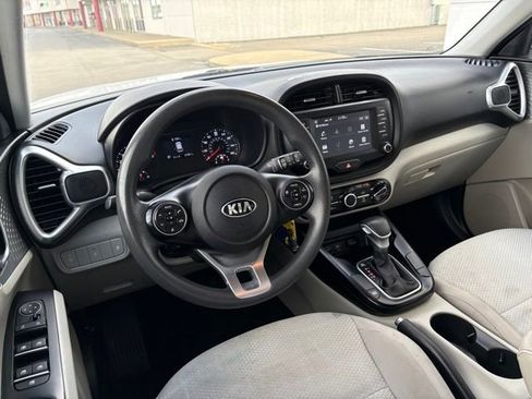 Used 2021 Kia Soul LX image 25