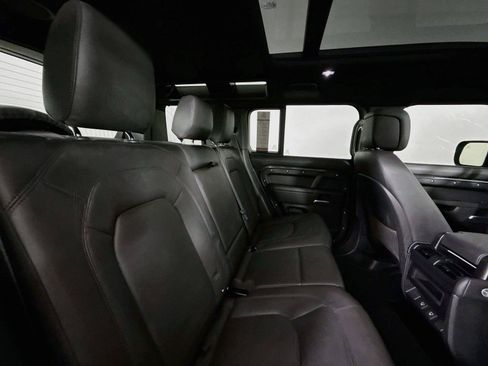 Used 2025 Land Rover Defender 110 X-Dynamic SE AWD/4WD image 42
