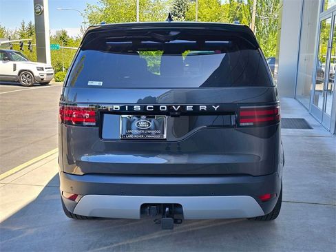 New 2025 Land Rover Discovery S image 6