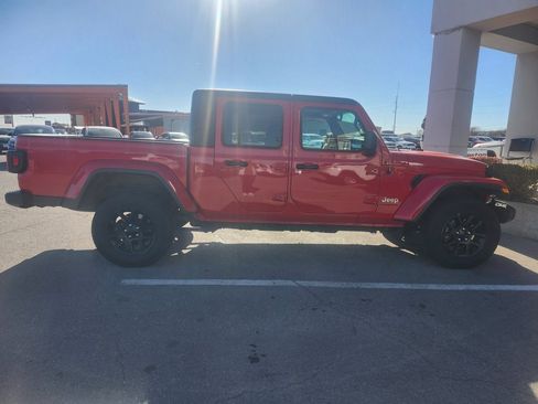 Used 2023 Jeep Gladiator Overland image 6