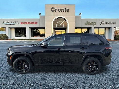 New 2025 Jeep Grand Cherokee Altitude image 6