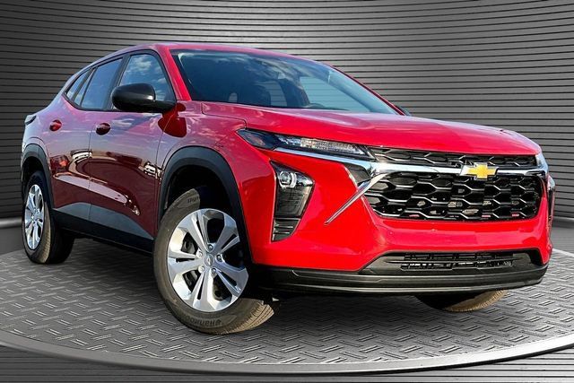 Used 2026 Chevrolet Trax LS FWD image 3