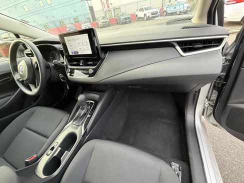Used 2025 Toyota Corolla LE FWD image 27