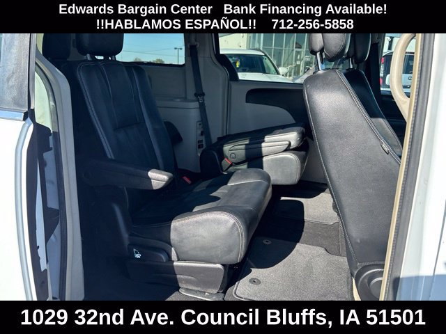 Used 2016 Chrysler Town & Country Touring FWD image 8