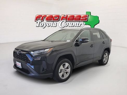 Used 2025 Toyota RAV4 XLE FWD image 1