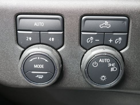 Certified 2025 Chevrolet Silverado 1500 LT AWD/4WD image 29