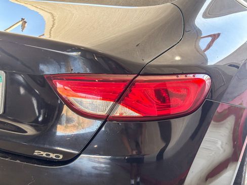 Used 2016 Chrysler 200 Limited w/ Anniversary Edition FWD image 8