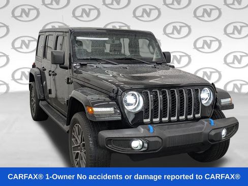Used 2023 Jeep Wrangler Unlimited Sahara w/ Cold Weather Group AWD/4WD image 15