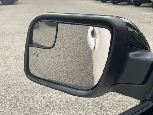 Used 2018 Ford Explorer XLT w/ Equipment Group 202A AWD/4WD image 16