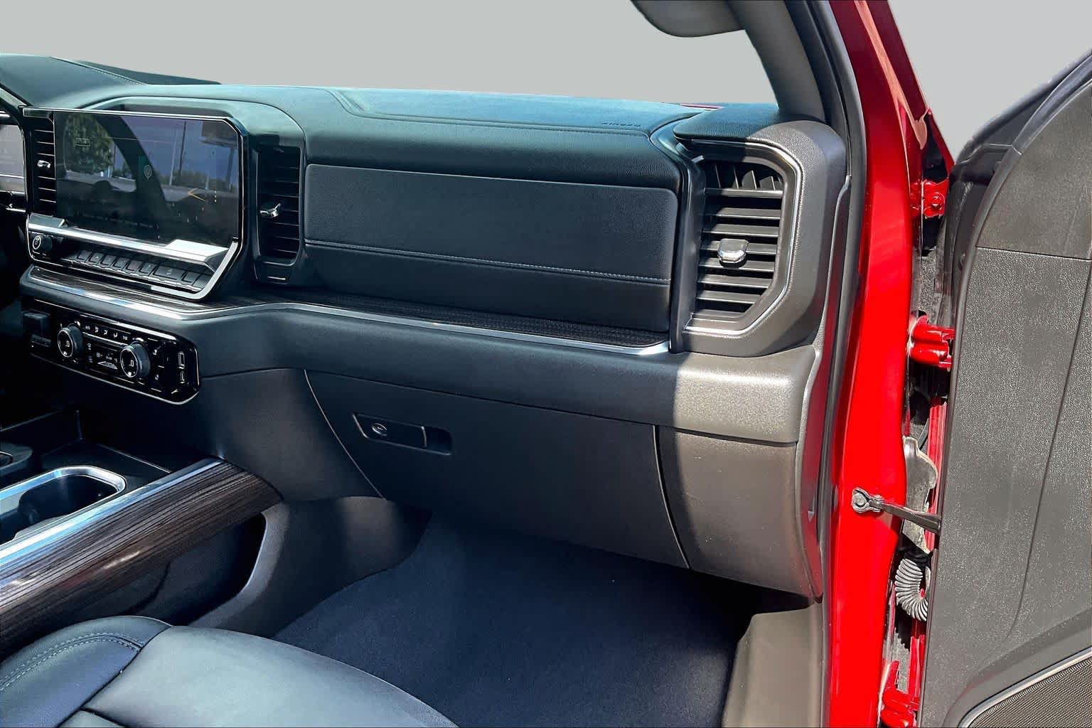 Used 2023 Chevrolet Silverado 1500 LT AWD/4WD image 19