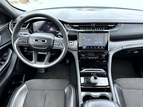 Used 2023 Jeep Grand Cherokee Altitude AWD/4WD image 14