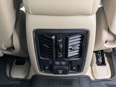 Used 2020 Jeep Grand Cherokee Overland AWD/4WD image 18