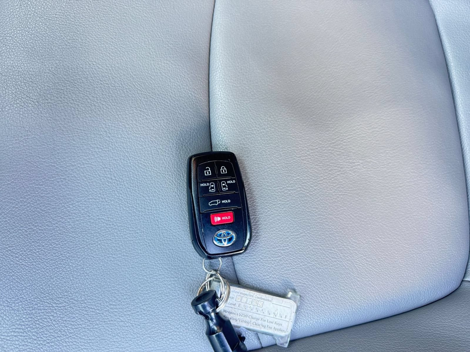 Used 2025 Toyota Sienna XLE FWD image 21