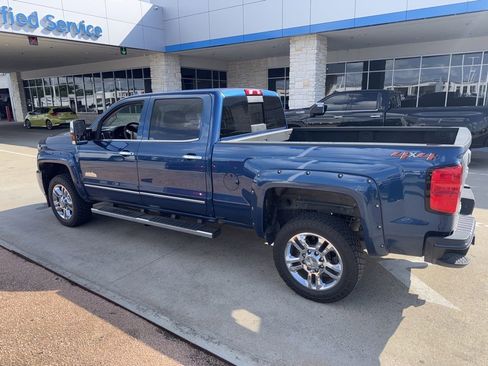 Used 2018 Chevrolet Silverado 2500 High Country w/ Duramax Plus Package AWD/4WD image 2