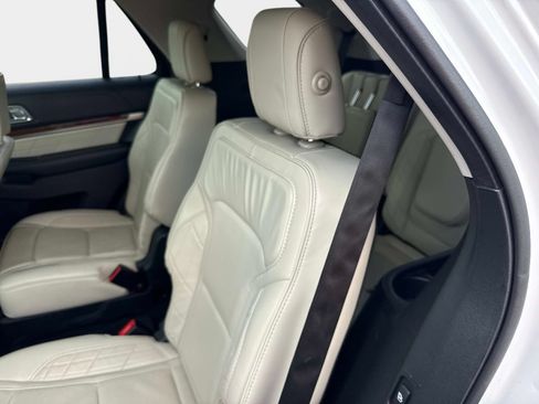 Used 2019 Ford Explorer Platinum AWD/4WD image 15