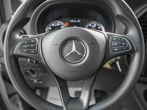 Used 2023 Mercedes-Benz Metris image 15