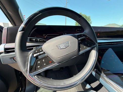 Used 2025 Cadillac Escalade IQ Luxury 2 AWD/4WD image 17
